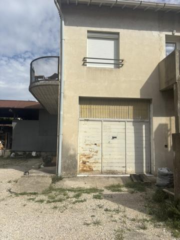 Orange (84100) Immeuble proche centre-ville