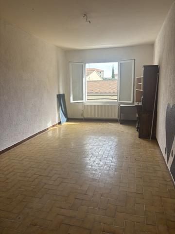 Orange (84100) Immeuble proche centre-ville