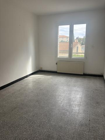 Orange (84100) Immeuble proche centre-ville