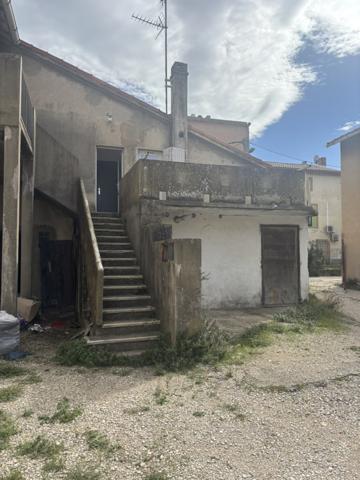 Orange (84100) Immeuble proche centre-ville