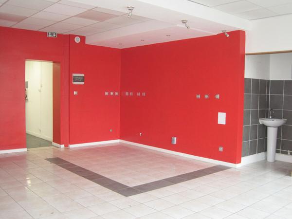 A LOUER LOCAL COMMERCIAL FBG D'ISLE ST QUENTIN 02100.