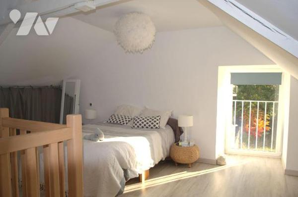 Située à seulement 5 minutes de Bruz, aux portes de l'agglomération, cette maison en pierres et...