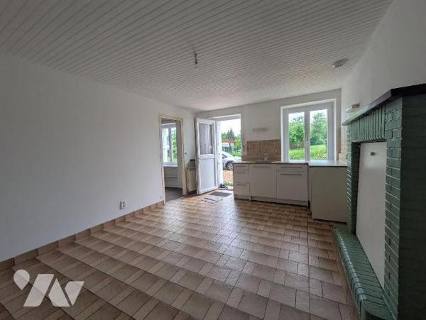 Située à seulement 5 minutes de Bruz, aux portes de l'agglomération, cette maison en pierres et...