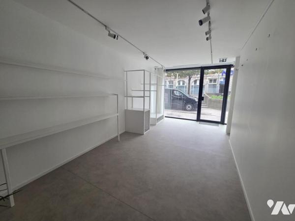 AU COEUR DE LILLE - LOCAL COMMERCIAL DE 66 M2 EN PARFAIT ETAT AVEC GRANDE VITRINE