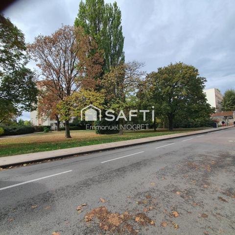 Local commercial de 54 m² à Dijon, proche gare avec caves