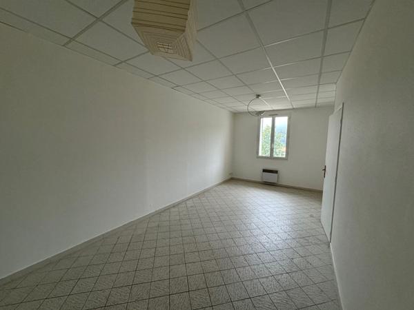 Local Professionnel LEVENS