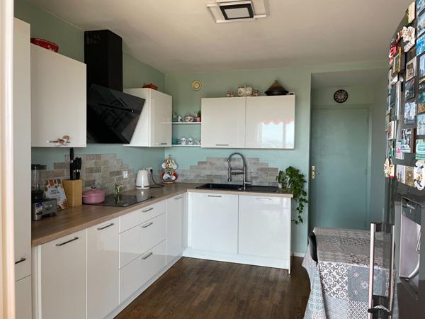 Appartement 4 pièces 95M²  avec  garage vue mer