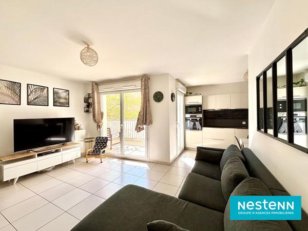 T3, TRAVERSANT, PROCHE MONTCHAT, PARKING, 2 BALCONS