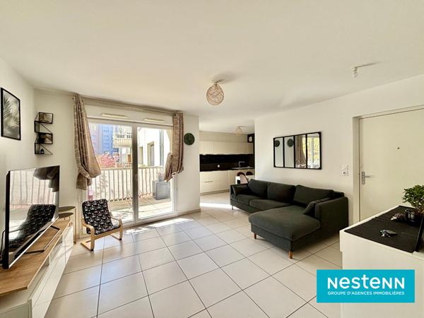 T3, TRAVERSANT, PROCHE MONTCHAT, PARKING, 2 BALCONS