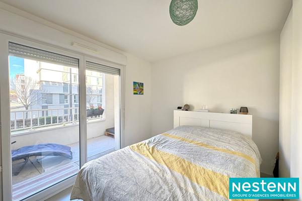 T3, TRAVERSANT, PROCHE MONTCHAT, PARKING, 2 BALCONS