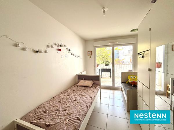 T3, TRAVERSANT, PROCHE MONTCHAT, PARKING, 2 BALCONS