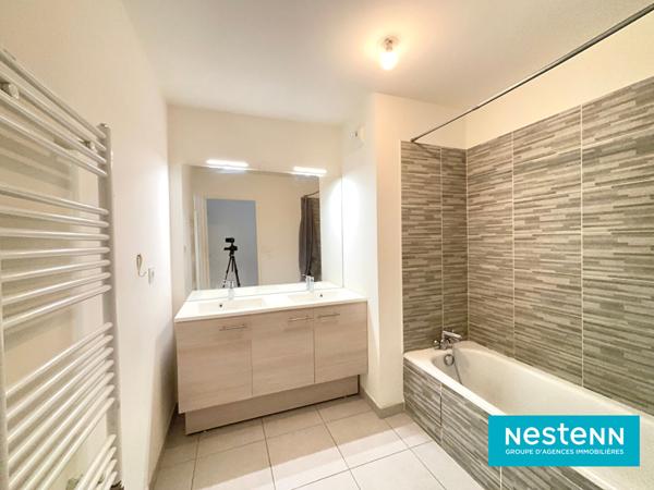 T3, TRAVERSANT, PROCHE MONTCHAT, PARKING, 2 BALCONS