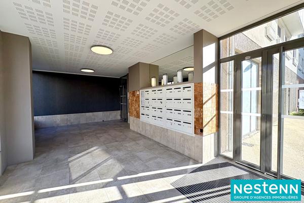 T3, TRAVERSANT, PROCHE MONTCHAT, PARKING, 2 BALCONS