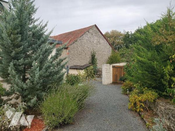 Maison à vendre à Châtelus-Malvaleix (23270) en Creuse (23) comprenant : 
Au rez-de-chaussée :...
