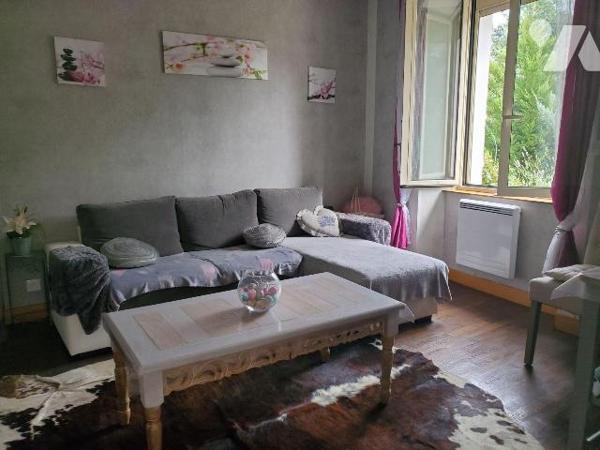 Maison à vendre à Châtelus-Malvaleix (23270) en Creuse (23) comprenant : 
Au rez-de-chaussée :...