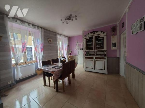 Maison à vendre à Châtelus-Malvaleix (23270) en Creuse (23) comprenant : 
Au rez-de-chaussée :...