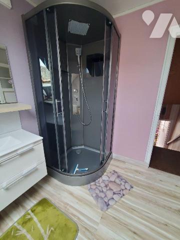 Maison à vendre à Châtelus-Malvaleix (23270) en Creuse (23) comprenant : 
Au rez-de-chaussée :...