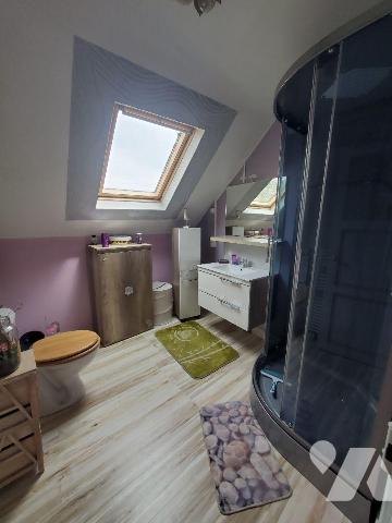 Maison à vendre à Châtelus-Malvaleix (23270) en Creuse (23) comprenant : 
Au rez-de-chaussée :...