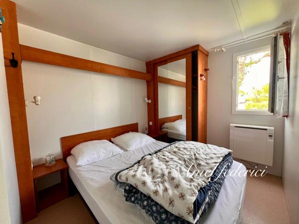 Mobile-Home - 48 m2 + 20 m2 de terrasse - sur parcelle 255 m2 - piscine privée - 5 min plage- SAINT GILLES CROIX DE VIE (85)
