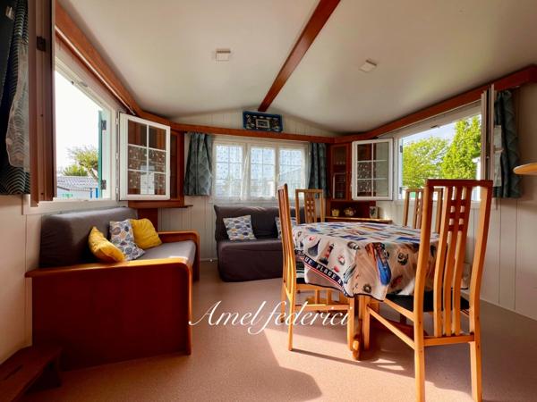 Mobile-Home - 48 m2 + 20 m2 de terrasse - sur parcelle 255 m2 - piscine privée - 5 min plage- SAINT GILLES CROIX DE VIE (85)