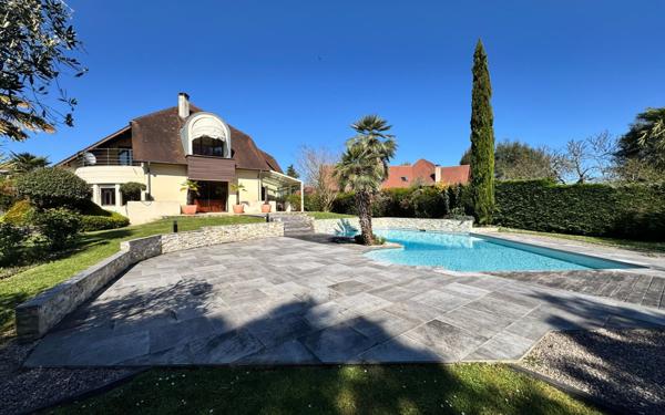 Maison à vendre    5 pièces • 238 m2 Idron