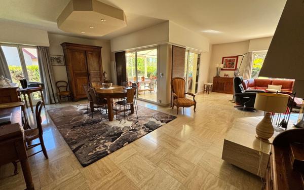 Maison à vendre    5 pièces • 238 m2 Idron