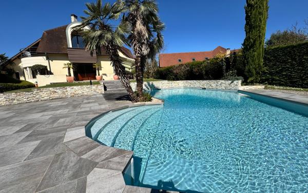 Maison à vendre    5 pièces • 238 m2 Idron