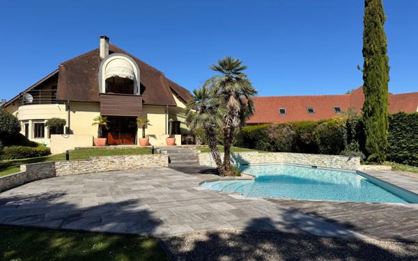 Maison à vendre    5 pièces • 238 m2 Idron