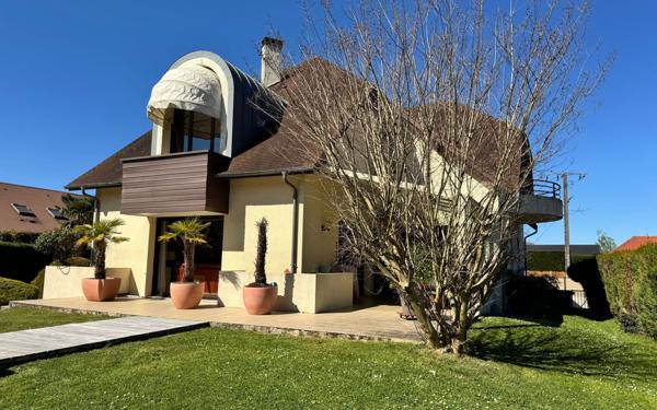 Maison à vendre    5 pièces • 238 m2 Idron