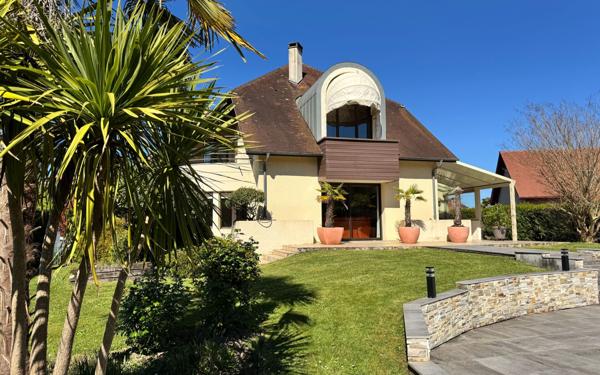 Maison à vendre    5 pièces • 238 m2 Idron