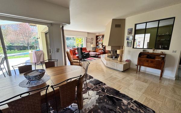 Maison à vendre    5 pièces • 238 m2 Idron