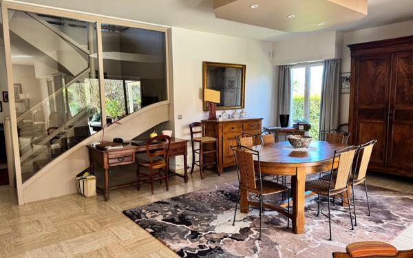 Maison à vendre    5 pièces • 238 m2 Idron