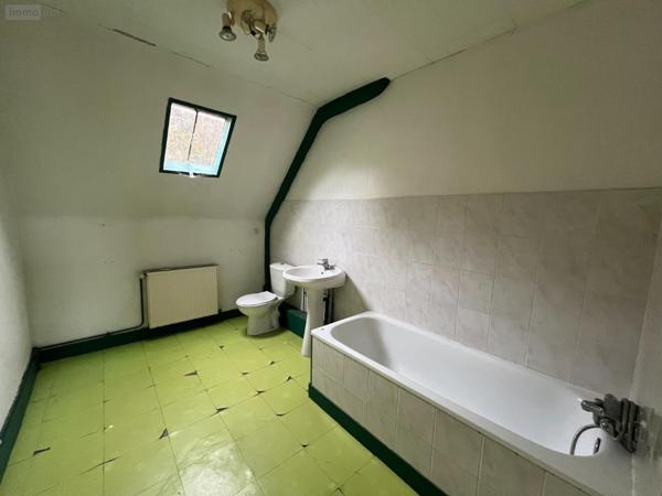 Immeuble à vendre à Beaumont-le-Roger dans l'Eure (27170), ref : 01912