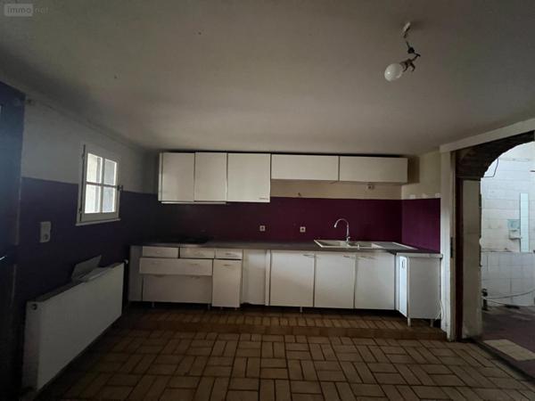 Immeuble à vendre à Beaumont-le-Roger dans l'Eure (27170), ref : 01912