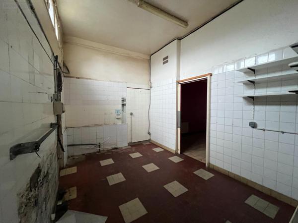 Immeuble à vendre à Beaumont-le-Roger dans l'Eure (27170), ref : 01912