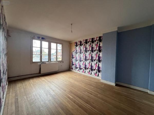 Immeuble à vendre à Beaumont-le-Roger dans l'Eure (27170), ref : 01912