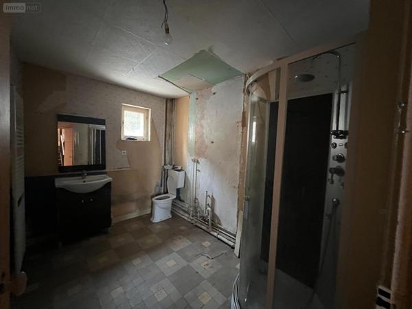 Immeuble à vendre à Beaumont-le-Roger dans l'Eure (27170), ref : 01912