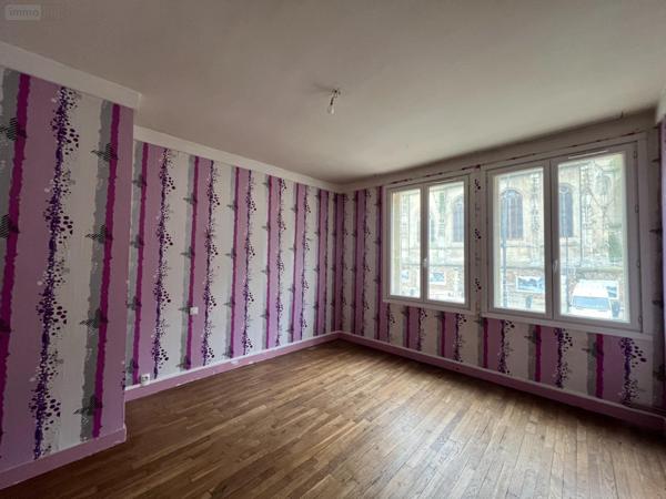 Immeuble à vendre à Beaumont-le-Roger dans l'Eure (27170), ref : 01912