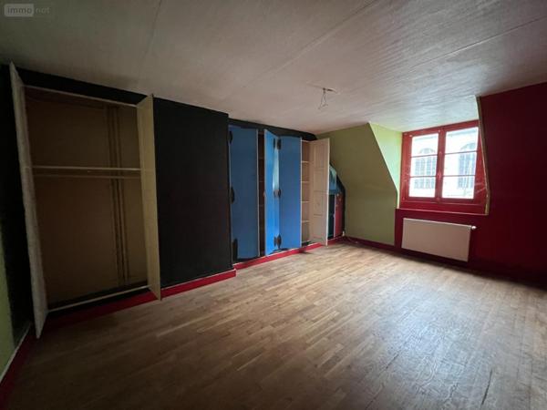 Immeuble à vendre à Beaumont-le-Roger dans l'Eure (27170), ref : 01912