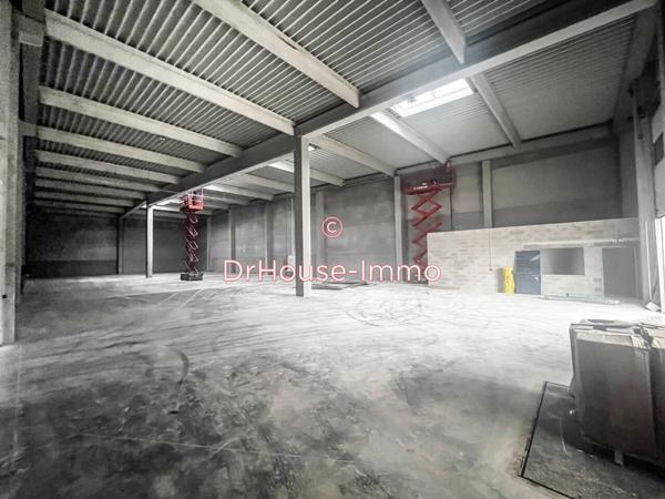 Commerce à louer 3 pièces de 1 055 m²