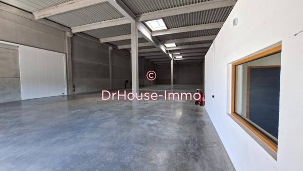 Commerce à louer 3 pièces de 1 055 m²