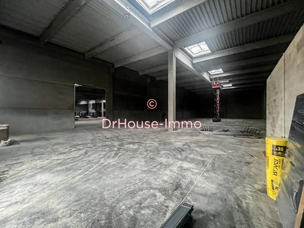 Commerce à louer 3 pièces de 1 055 m²