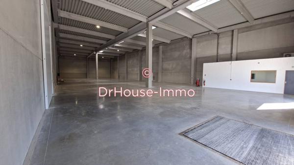 Commerce à louer 3 pièces de 1 055 m²