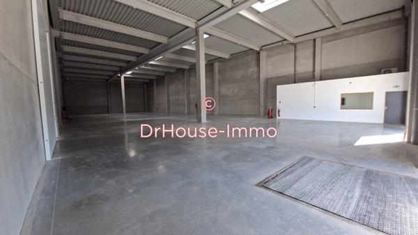 Commerce à louer 3 pièces de 1 055 m²