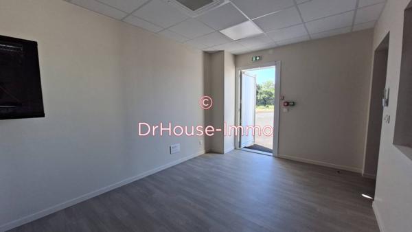 Commerce à louer 3 pièces de 1 055 m²