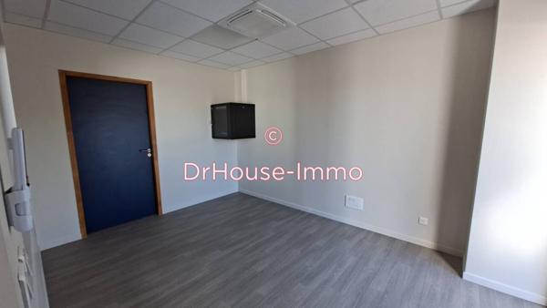 Commerce à louer 3 pièces de 1 055 m²