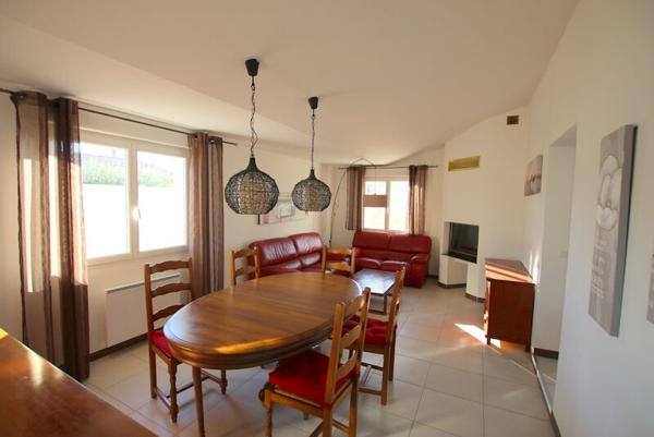 Maison GINESTAS - 17 km Narbonne - 2 chambres, jardin