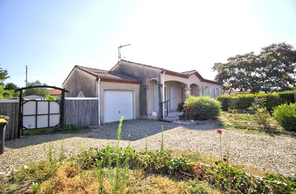 CASTELCULIER - Maison de plain-pied de 94m² avec 3 chambres, garage et jardin de 545m²