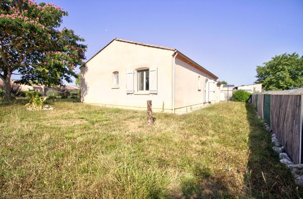 CASTELCULIER - Maison de plain-pied de 94m² avec 3 chambres, garage et jardin de 545m²