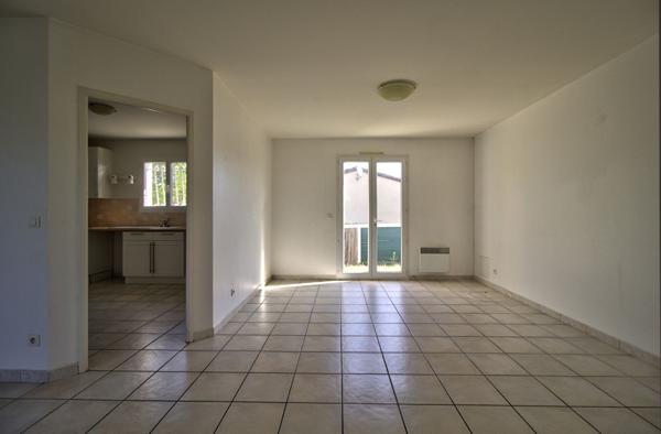 CASTELCULIER - Maison de plain-pied de 94m² avec 3 chambres, garage et jardin de 545m²